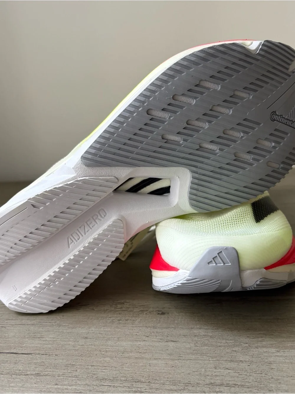 Adidas Adizero Boston 12 White Black Lucid Red Women’s JQ2554 Size 8.5 Running